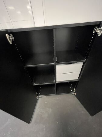 Syv kontorskabe, EFG. 