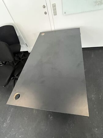 Fem hæve/sænkeborde, assorterede