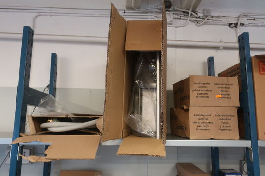 Div. Køkkentilbehør på 3 hylder