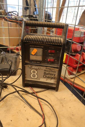 Stiksav, 8 stk. lader BOSCH og batterilader