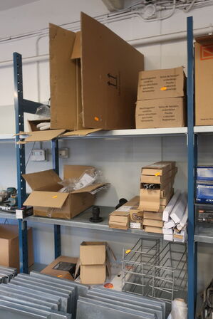 Div. Køkkentilbehør på 3 hylder