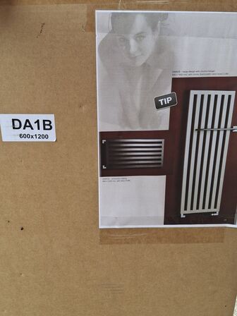 DARIUS Sort Håndklædtørre 600 x 1200 til vand