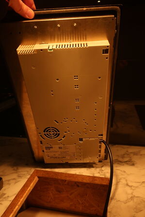 Disk med induktionskogeplader og kølebrønd