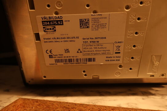 Disk med induktionskogeplader og kølebrønd