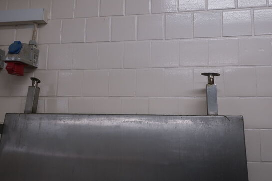 Bord samt afskærmninger 