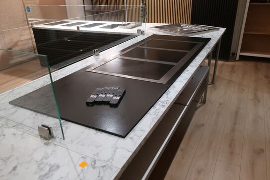 Disk med induktionskogeplader og kølebrønd