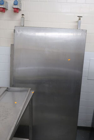 Bord samt afskærmninger 