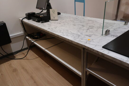 Disk med induktionskogeplader og kølebrønd