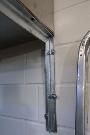 Emfang 160x140x45 cm. 