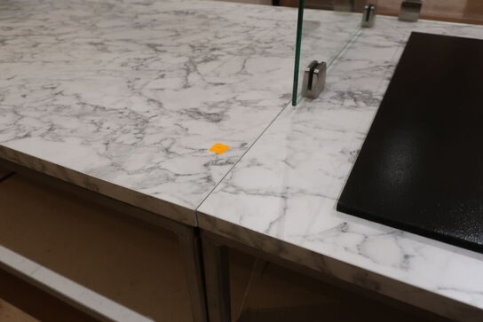 Disk med induktionskogeplader og kølebrønd