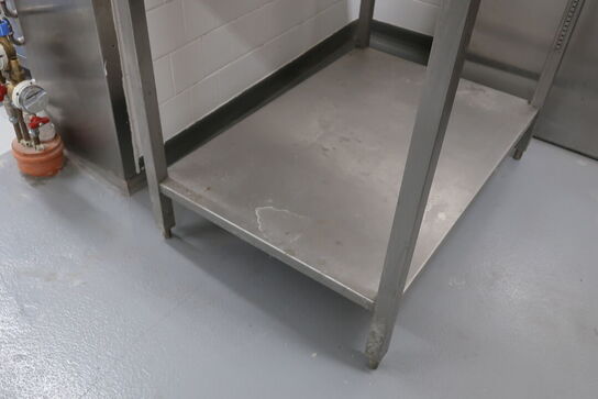 Bord samt afskærmninger 