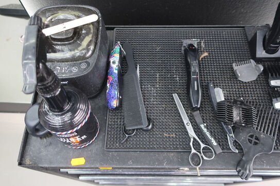 Vogn med div. Barbermaskiner PANASONIC samt div. Udstyr