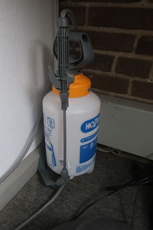 2 stk. pendler samt tryksprøjte