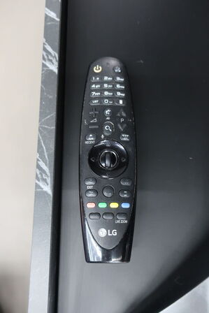 Fjernsyn LG 65UH750V samt skænk