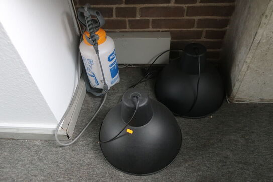 2 stk. pendler samt tryksprøjte