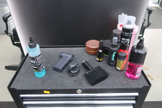 Vogn med div. Udstyr og varelager