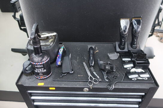 Vogn med div. Barbermaskiner PANASONIC samt div. Udstyr