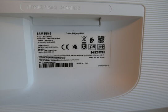 Computerskærm SAMSUNG S32AM501NU med tastatur og mus