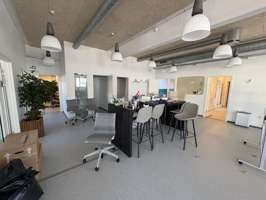 IO Biotech ApS under konkurs *Del 1 - Kontorinventar af HERMAN MILLER m.fl. - Elektronik m.m.*