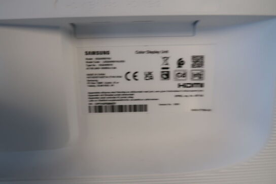 Computerskærm SAMSUNG 32 med mousetrapper og tastatur