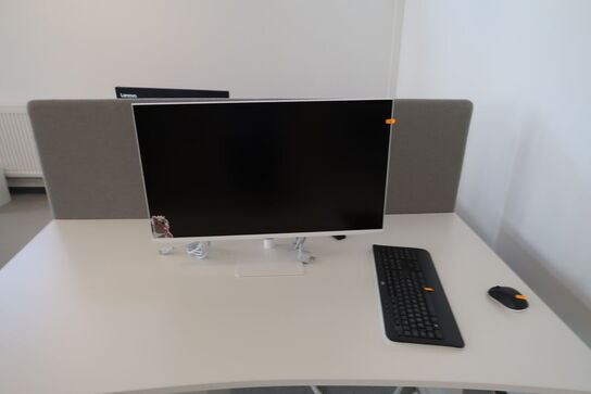 Computerskærm SAMSUNG S32AM501NU med tastatur og mus