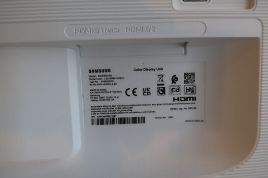 Computerskærm SAMSUNG S32AM501NU med dockingstation, tastatur og mus
