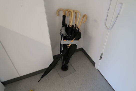 Holder samt div. Paraplyer