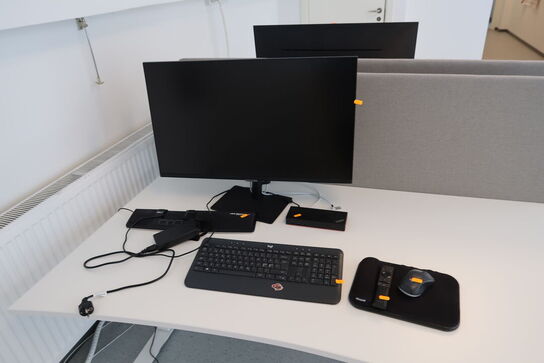 Computerskærm SAMSUNG S32A600UUU med dockingstation, tastatur, mus m.m.