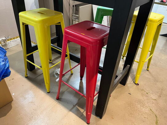 Spisebord m. 4 skamler