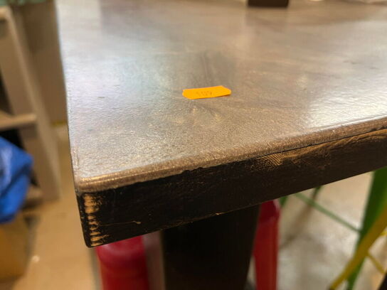 Spisebord m. 4 skamler