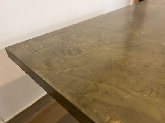 Spisebord og whiteboard