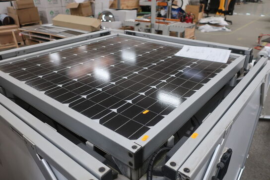 Teststation med solcellepaneler CUBE 155M
