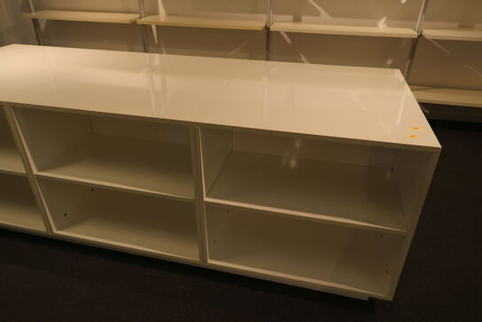 6 stk. udstillingspodier/reoler/skabe