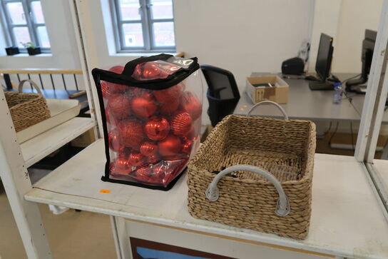 Reolsystem med indhold