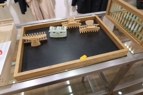 Hårspænder, nøgleringe m.m.