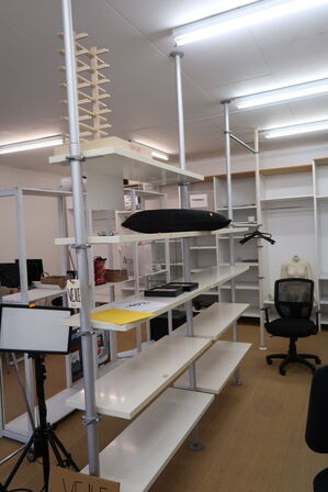 Reolsystem med indhold