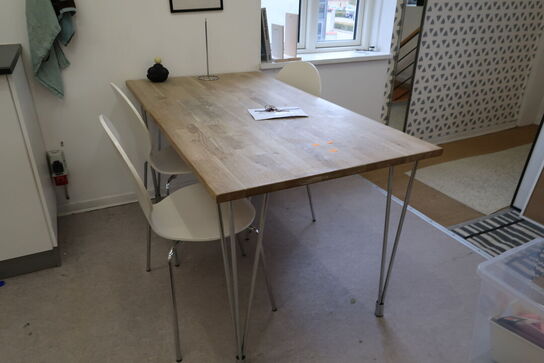Spisebord med 3 stk. stole