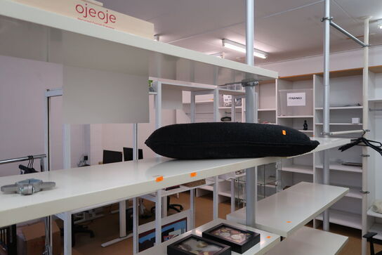 Reolsystem med indhold