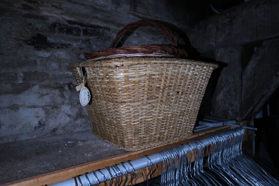 Div. Bøjler, pyntegenstande, brugskunst m.m.