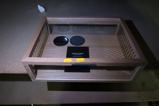 3 stk. glaskasser m.m.