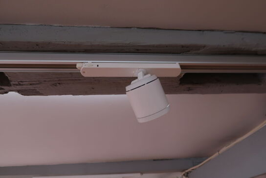 66 stk. spots med skinner (flere forskellige slags spots)