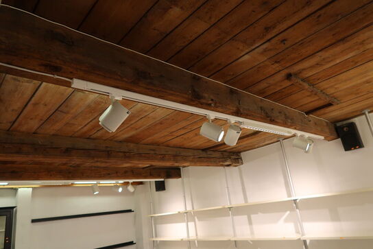 66 stk. spots med skinner (flere forskellige slags spots)