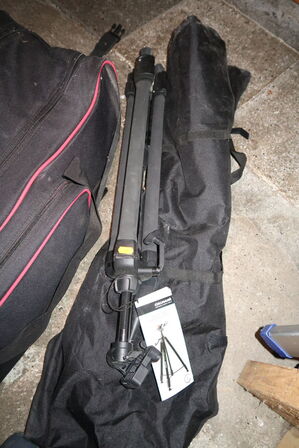 Div. Foto-udstyr bl.a. 2 stk. stativer