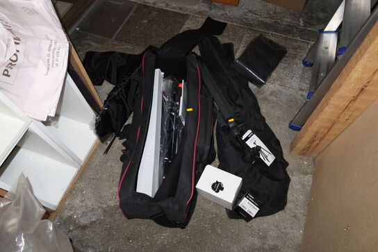 Div. Foto-udstyr bl.a. 2 stk. stativer