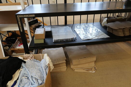 Bord med div. Pakkeemballage