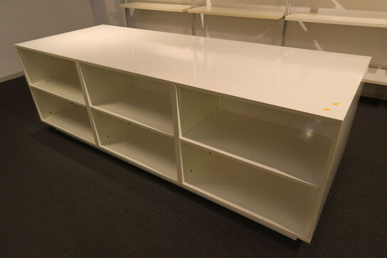 6 stk. udstillingspodier/reoler/skabe