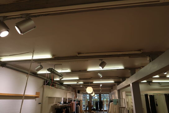 66 stk. spots med skinner (flere forskellige slags spots)