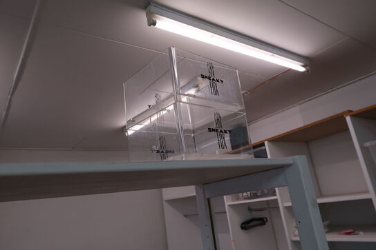 Reolsystem med indhold