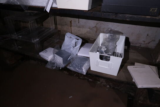 Div. Bøjler, pyntegenstande, brugskunst m.m.