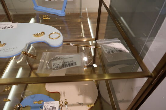 Udstillingspodie med div. Smykker m.m.